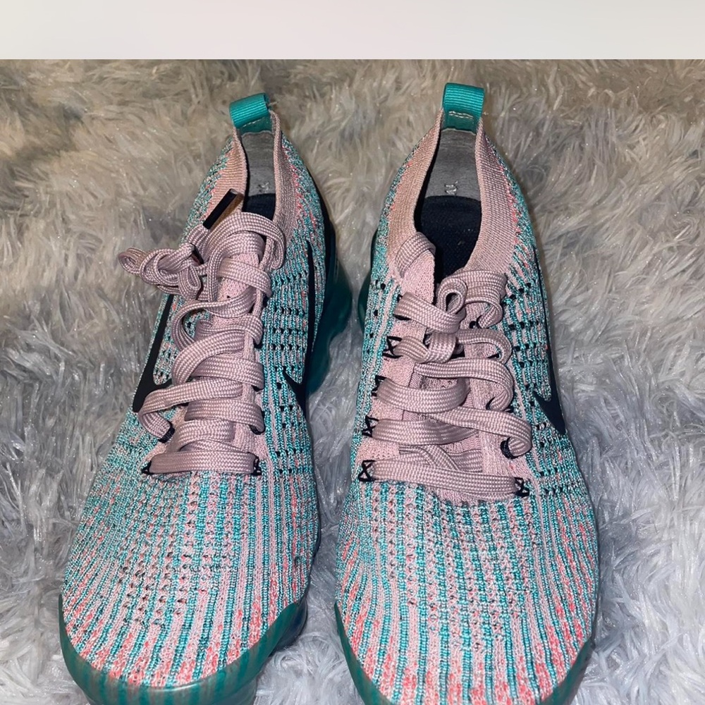 Dynamic Pink and Green Sneakers with Breathable Knit Upper